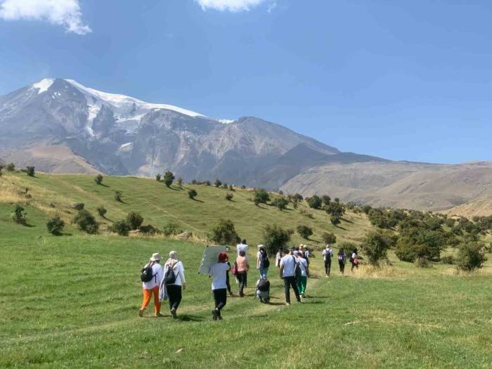 Iğdır Üniversitesi Çevreye Duyarlı Bireyler Yetiştiriyor