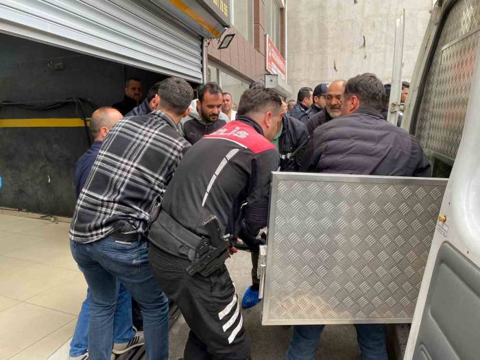 Silah Sesine Gelen Ekipler Kanlar İçinde Buldu