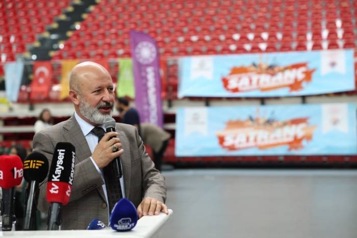 Başkan Çolakbayrakdar, “Çocuklarımızın Fiziksel Ve Zihinsel Gelişimine Büyük Katkı Sağlıyoruz”