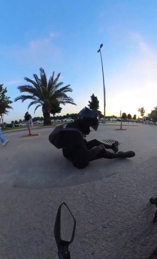 Maltepe’de Motosikletli Kaza Yaptığı Anları Böyle Kaydetti