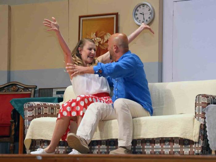 Tom, Dick Ve Harry’ İzleyicileri Kahkahaya Boğdu