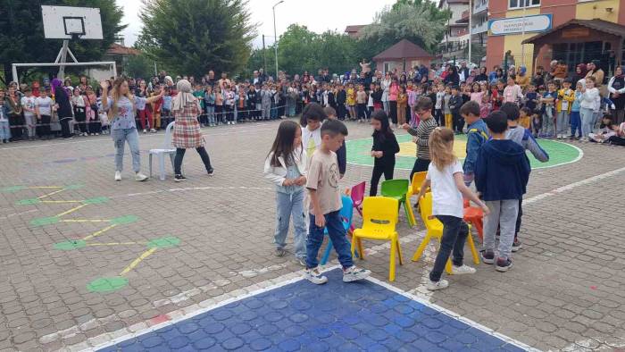 Çocuklarıyla Birlikte Kendi Çocukluklarını Yaşadılar