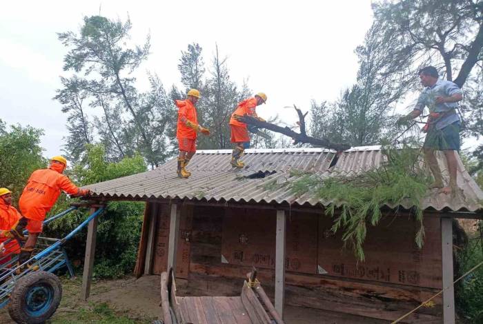 Hindistan’ı Vuran Kasırgada Can Kaybı 23’e Yükseldi