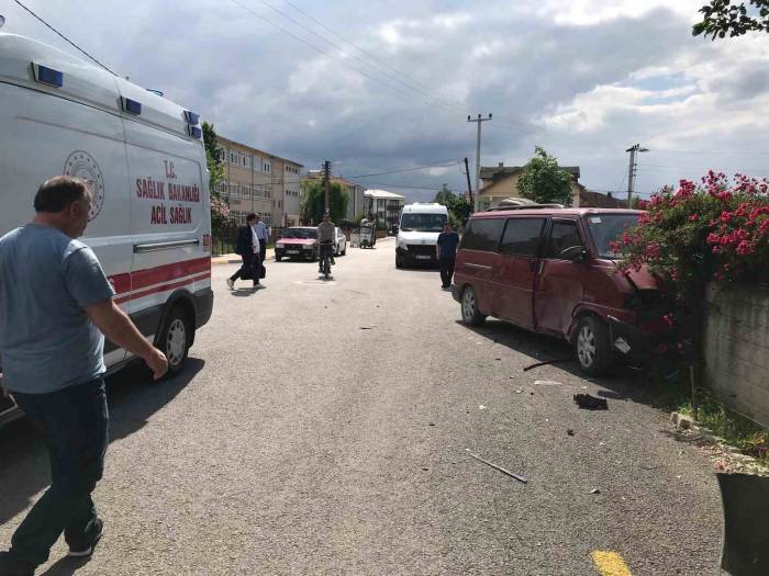 Ehliyetsiz Sürücünün Karıştığı Kazada 3 Kişi Yaralandı