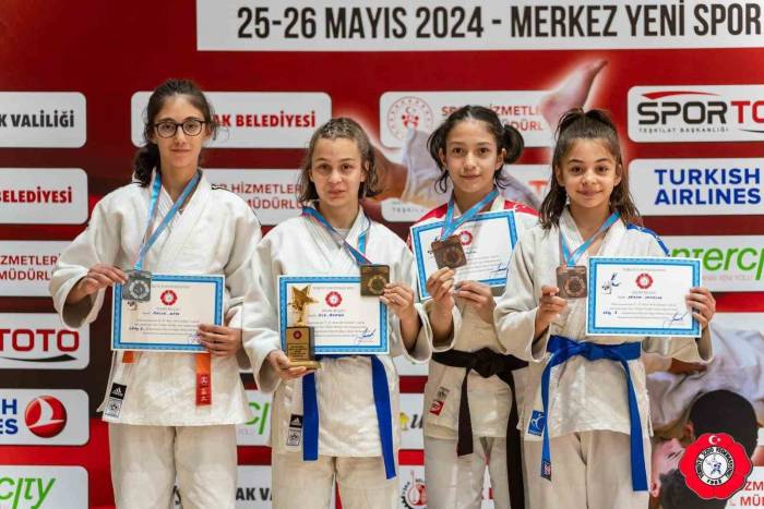 Minikler Türkiye Judo Şampiyonası’nda Ümraniye Rüzgarı Esti