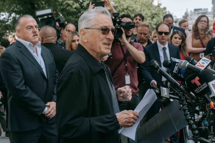 Ünlü Oyuncu Robert De Niro’dan Trump’a: “Palyaçonun Teki”