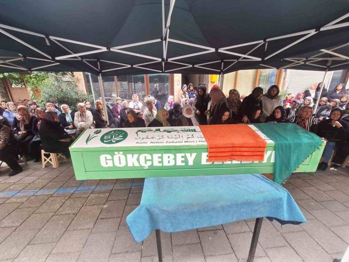 Kamyonun Altında Kalan Kadın Toprağa Verildi