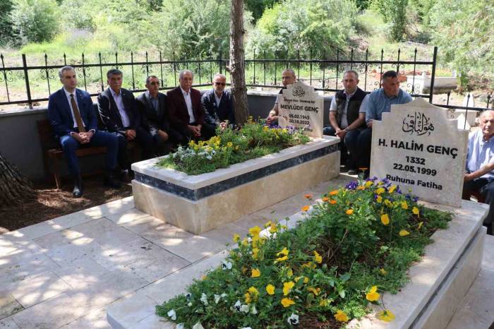 Solingen Faciası Kurbanları Mezarları Başında Dualarla Anıldı