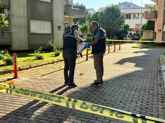 Emekli Polis Apartman Görevlisini Silahla Yaraladı