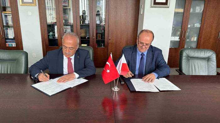 Rektör Çomaklı, Uluslararası İş Birliklerine Yenilerini Eklemeye Devam Ediyor