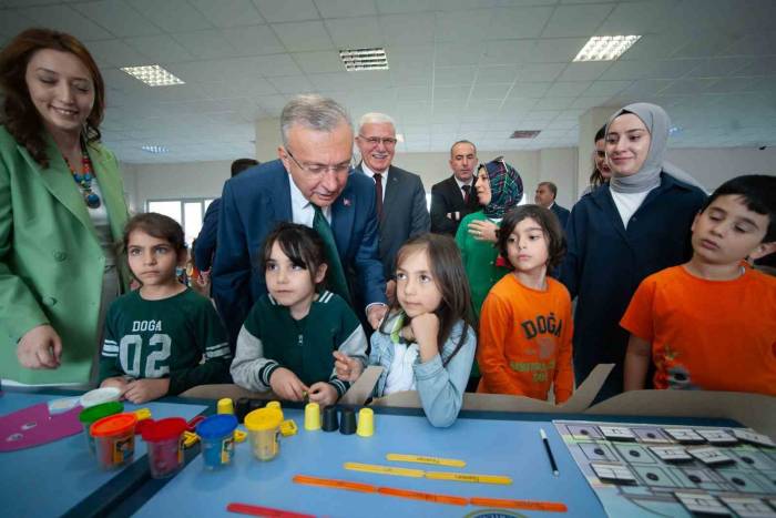 Ebyü’de “İlk Okuma Ve Yazma Materyal Sergisi” Düzenlendi