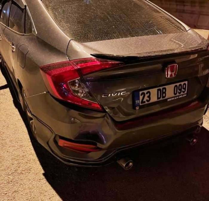 Çocuğu İle Bindiği Elektrikli Bisikletle Park Halindeki Araca Çarptı