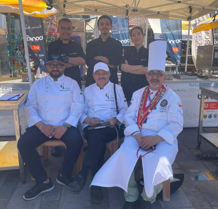Erzincan’ın Aşçılık Bölümü Öğrencileri Aşçılık Yarışmasında 2. Oldu