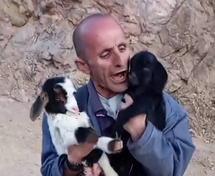 Fenomen Çobanın Hayvan Sevgisi Gülümsetiyor