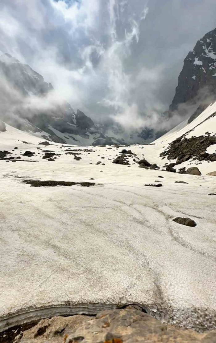 Saatlerce Çektiği Karlı Dağların Doğası Mest Etti: Görüntüler Alpler Ve Himalayalar’ı Aratmadı