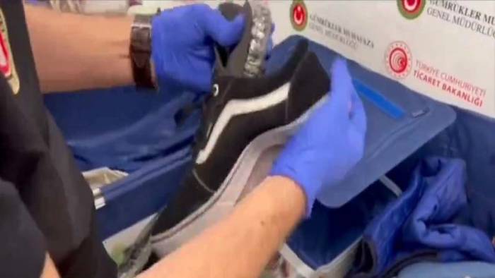 İstanbul Havalimanı’nda Uyuşturucu Operasyonu: Ayakkabı Tabanına Uyuşturucu Zulalamışlar