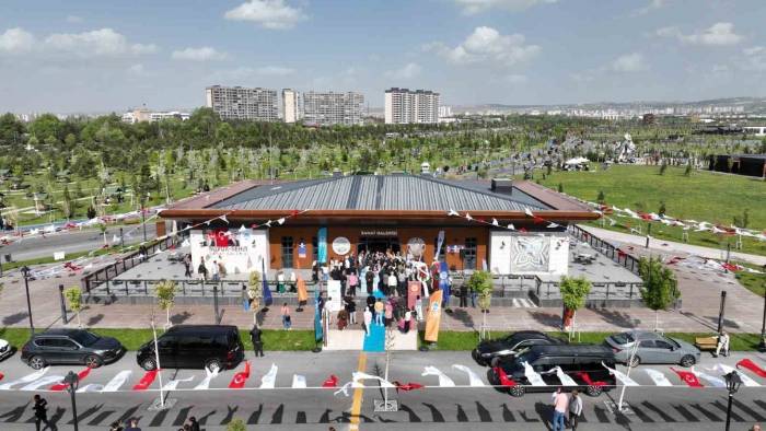 Başkan Büyükkılıç’a Sanatseverlerden ‘Büyük Şehir Sanat Galerisi’ Teşekkürü