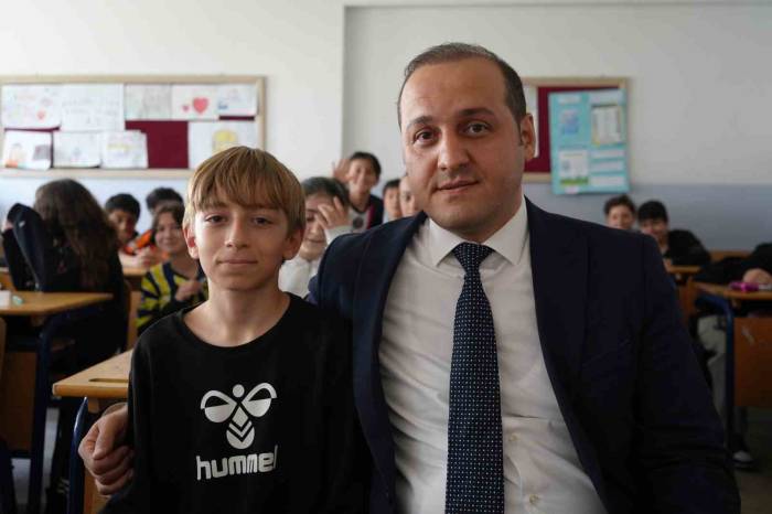 Heimlich Manevrası İle Öğrencisinin Hayatını Kurtaran Okul Müdürü: “Herkes İlk Yardımı Öğrenmeli"