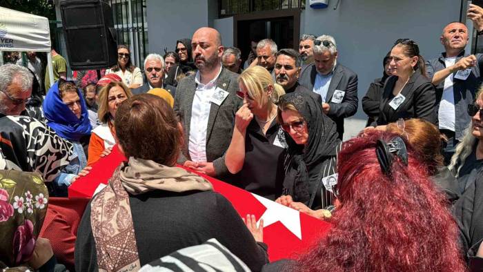 Sarıyer’deki Kazada Hayatını Kaybeden Kadın Muhtar Son Yolculuğuna Uğurlandı