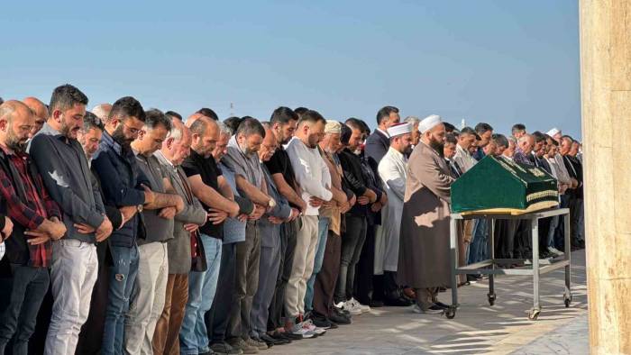 Direksiyon Başında Kalp Krizi Geçirdikten Sonra Yaşanan Kazada Ölen Ali Tepeyurt Son Yolculuğuna Uğurlandı