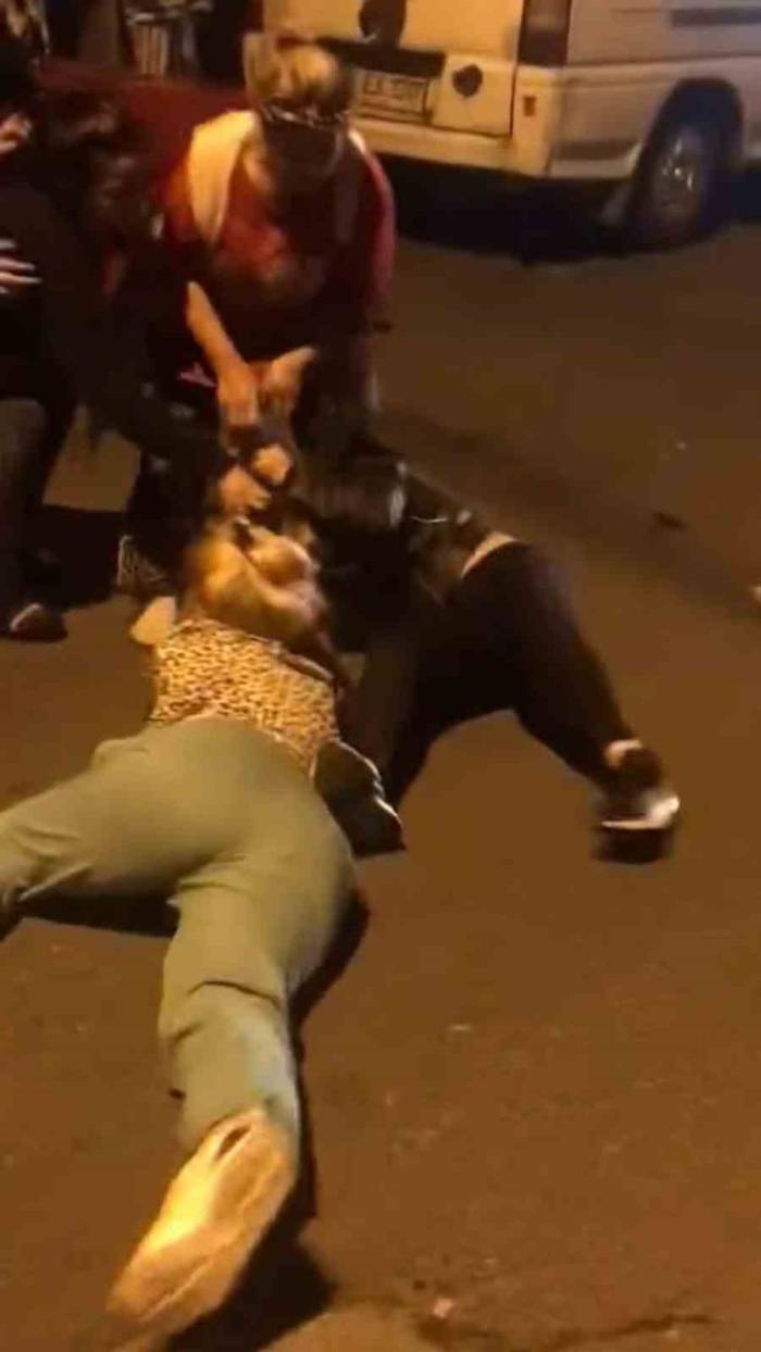 Şişli’de Kadınların Saç Saça “Aldatma” Kavgası Kamerada: Yerlerde Sürüklendiler