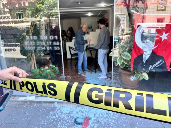 Şişli’de Emlakçıya Silahlı Saldırı Kamerada: Kimseyle Husumeti Olmadığını Söyleyen Emlakçı Şaşkına Döndü