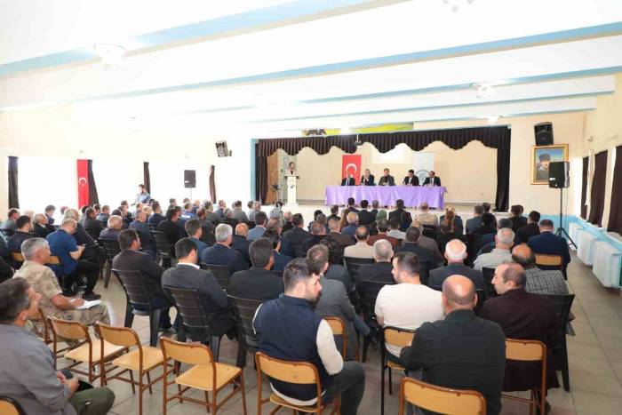 Üzümlü’de Muhtarlar Toplantısı