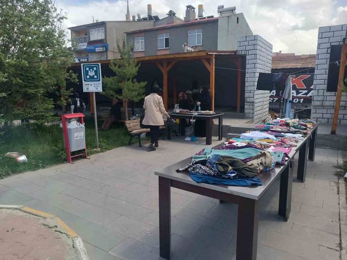 Özalp’te Yetim Ve Kimsesizler Yararına Yardım Kampanyası Düzenlendi