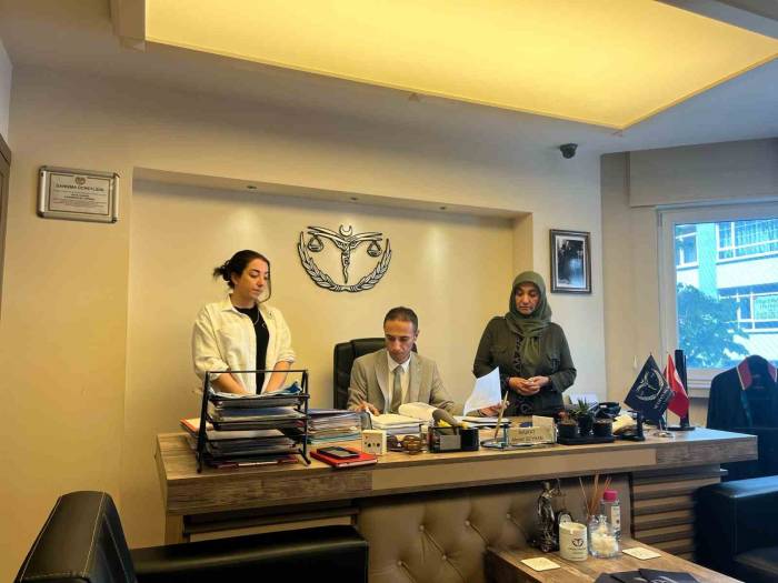 İstinaf Mahkemesi, Camdan Düşerek Ölen Kadının Davasıyla İlgili “Hukuka Aykırılık Olmadığı” Kararını Verdi