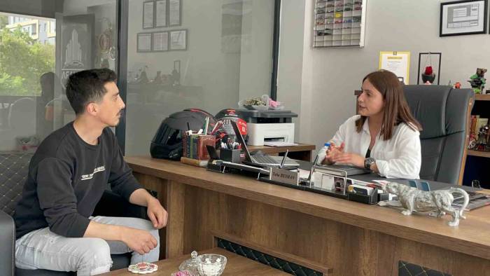 Bitlis’in Tek Kadın Gayrimenkul Danışmanı Başarı Takdir Topluyor