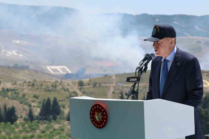 Cumhurbaşkanı Erdoğan: Türkiye Bölücü Örgütün ‘Teröristan’ Kurmasına İzin Vermeyecek”