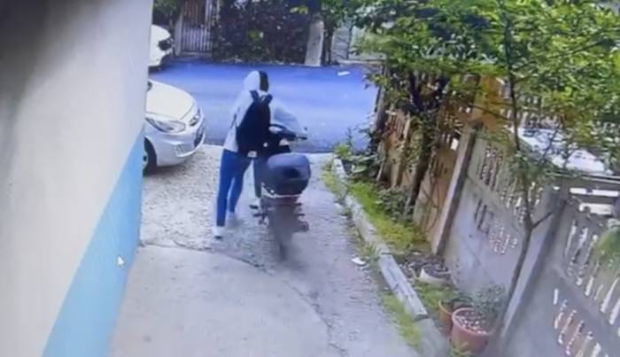 5 Dakika İçerisinde Hem Çevreyi Kontrol Etti Hem De Motosikleti Çaldı