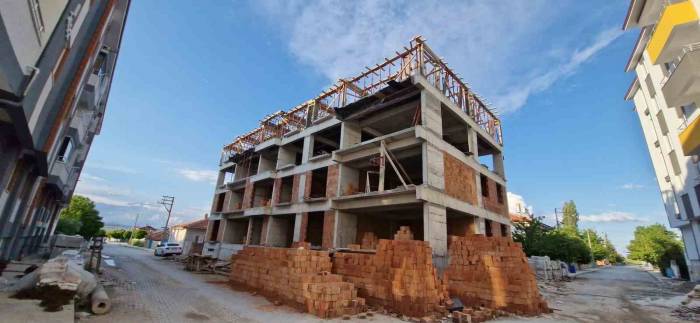 Çorum’da 3. Kattan Düşen İnşaat İşçisi Ağır Yaralandı