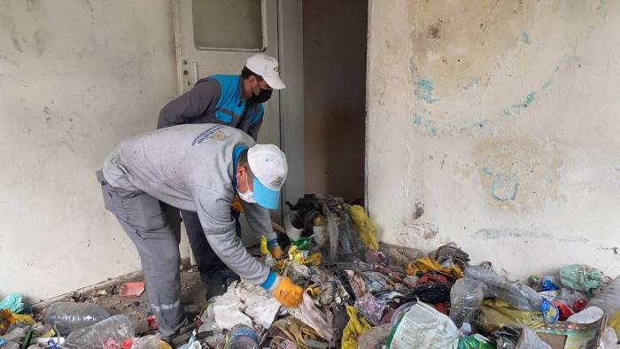 Kiracının Çöp Eve Çevirdiği Daireye Girip Ağlayan Aynur Teyzenin Yüzü Güldü