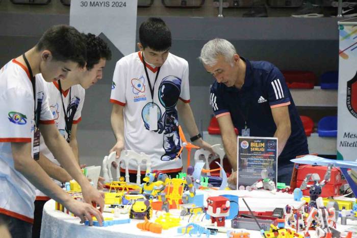 Geleceğin Milli Teknoloji Yıldızları Eserlerini Sergiledi