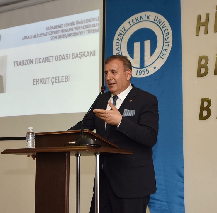 karadeniz-teknik-universitesi-arakli-ali-cevat-ozyurt-meslek-yuksekokulu-2023-2024-egitim-ogretim-son-ders-mezuniyet-toreni-1.jpg