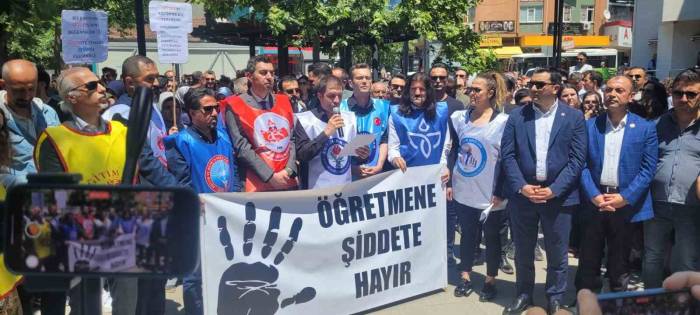 Saldırıya Uğrayan Öğretmen İçin Kalem Kırdılar