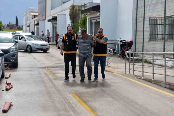 Seyhan Polisi Toprağa Gömülen Silahları Buldu