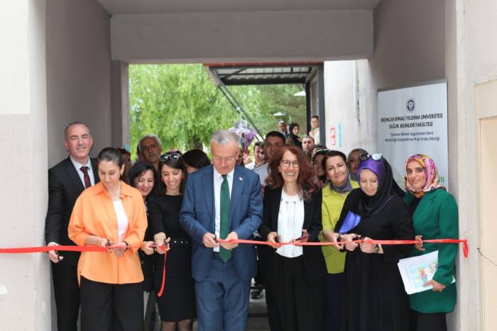 Sağlık Bilimleri Fakültesi’nin Düzenlediği Sergi Açıldı