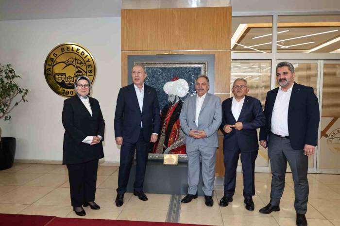 Hulusi Akar’dan Başkan Yalçın’a Tebrik Ziyareti