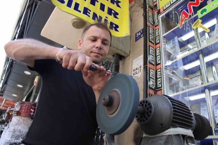 Bıçak Bileme Ustalarının Kurban Bayramı Mesaisi Başladı