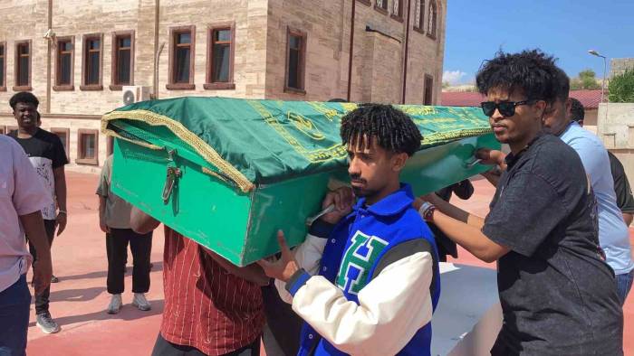 Burdur’daki Diyaliz Tedavisi Sonrası Vefat Eden Somalili Hasta Toprağa Verildi