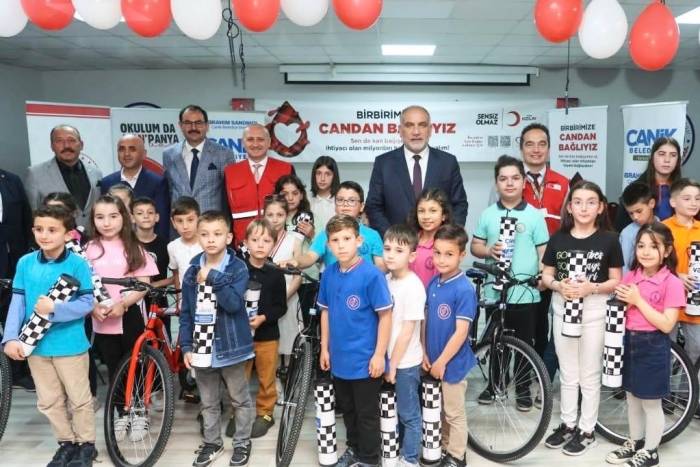 Kan Bağışı Yapılmasına Katkı Sağlayan Öğrencilere Ödül