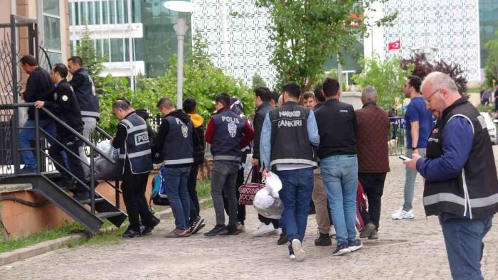 “Mahzen-49”operasyonunda 32 Tutuklama