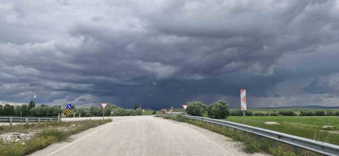 Alaca’da Sağanak Ve Dolu Yağış Hayatı Felç Etti