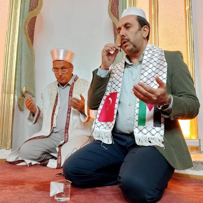 Muğla’da Sabah Namazında Eller Gazze İçin Semaya Açıldı