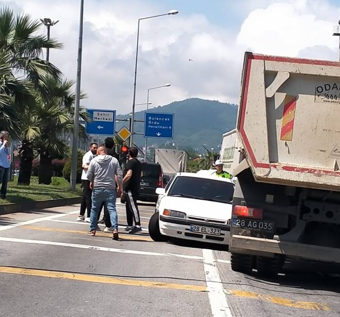 Karadeniz Sahil Yolu’nda Kaza Ucuz Atlatıldı