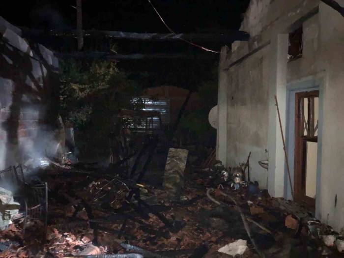 Gönen’de Müstakil Ev Küle Döndü