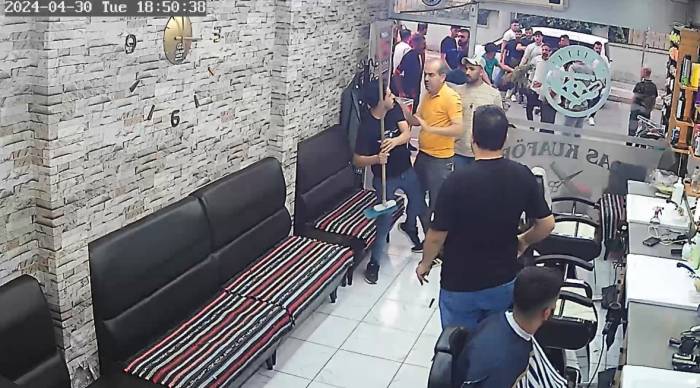 Mardin’de Trajikomik Olay: Motosikletine Çarpan Kazazedeyi Fırçayla Kovaladı