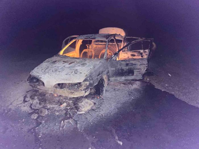 Seyir Halindeki Otomobil Alev Aldı, 4 Kişi Son Anda Kurtuldu